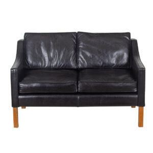 Brio Shalimar Loveseat – Black Buff Leather